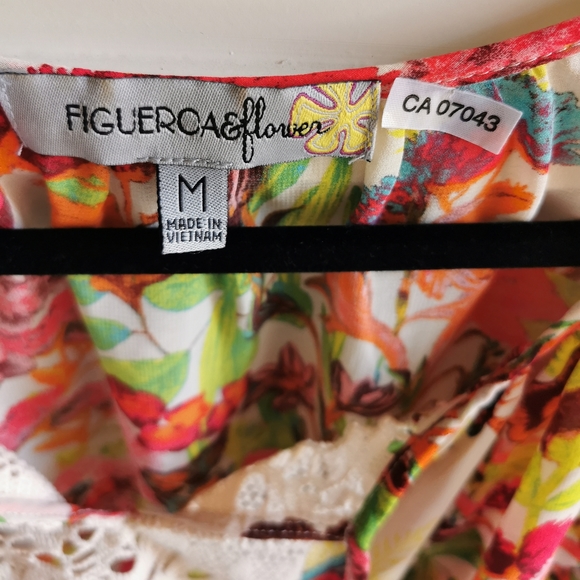 figuercaeflower,size M,V-neck women's top with an exotic flair - Picture 2 of 4